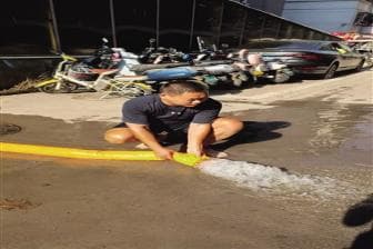 郑州大雨中,不会游泳的志愿者周大坤接连救起15人