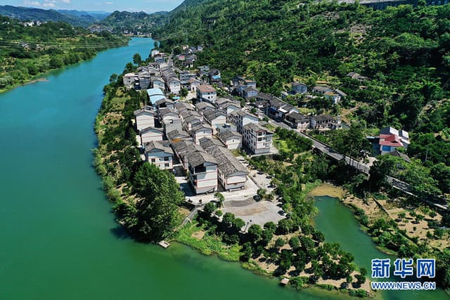 重庆黔江:湿地农家美如画