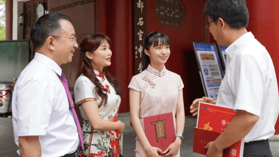 网上评论带来压力吗?弃港大选北大马院的女孩这么说