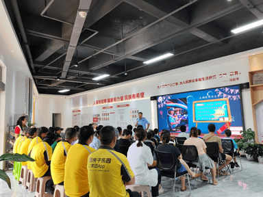 党建领航护成长 警社联动筑平安——湖南阳河社区开展交通安全教育宣传活动纪实