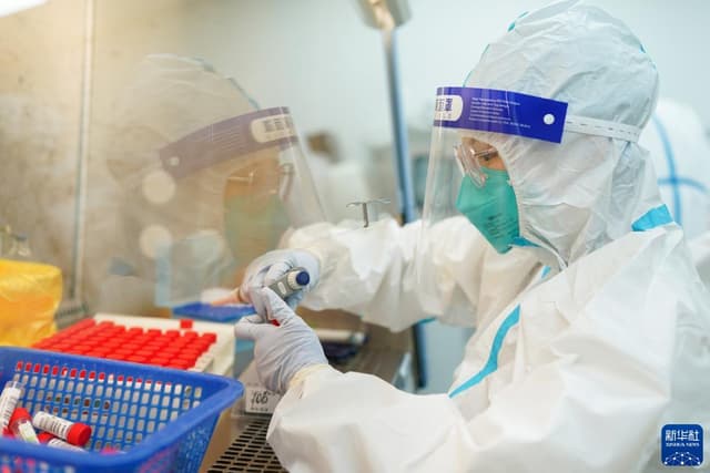 上海:核酸检测实验室设备24小时不停机