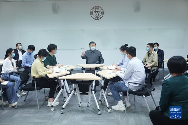 习近平:坚持党的领导传承红色基因扎根中国大地 走出一条建设中国特色世界一流大学新路