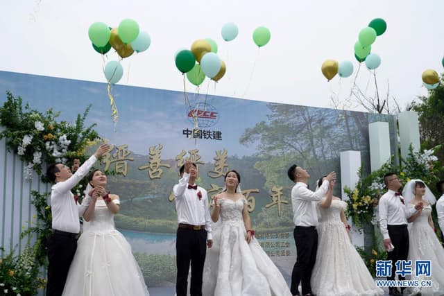 重庆北碚区:举行集体婚礼 见证甜蜜爱情