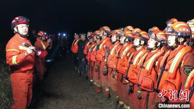 山西平遥:决口封堵总攻发起前的“橙色力量”大合唱