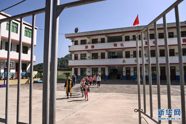 陕西紫阳:上学一个不能少