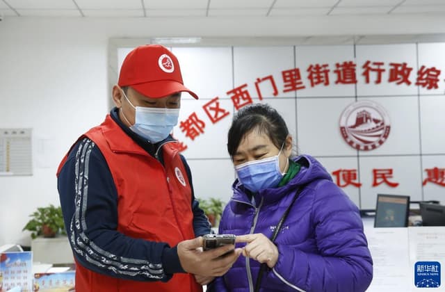 河北邢台:政务服务“跑腿哥”代办业务暖民心