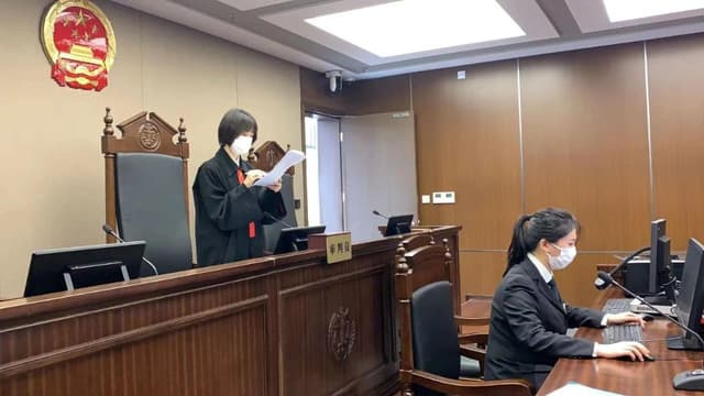 将灭火器喷口塞人口中!上海宣判一起催收非法债务罪案