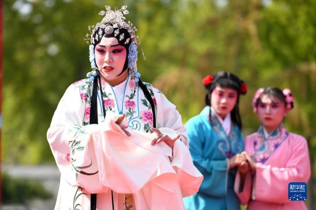河北石家庄:传统剧目演出丰富假期生活