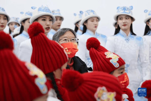 她是那道光,照亮了马兰花儿