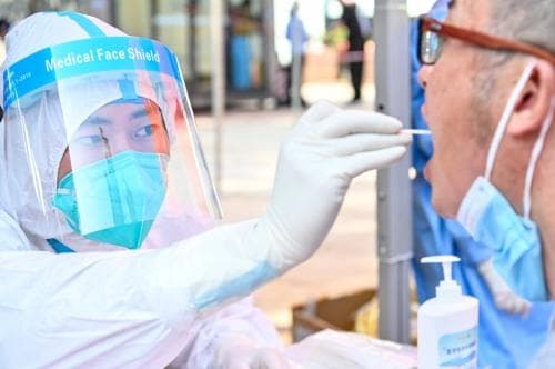 广州荔湾:8日对9条街道辖区内全体居民进行全员核酸检测