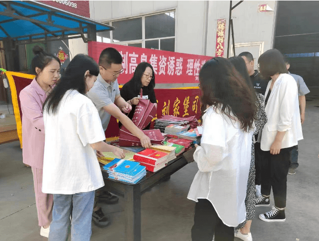 刘家堡乡:开展“优化营商环境、送法进企业”宣传活动