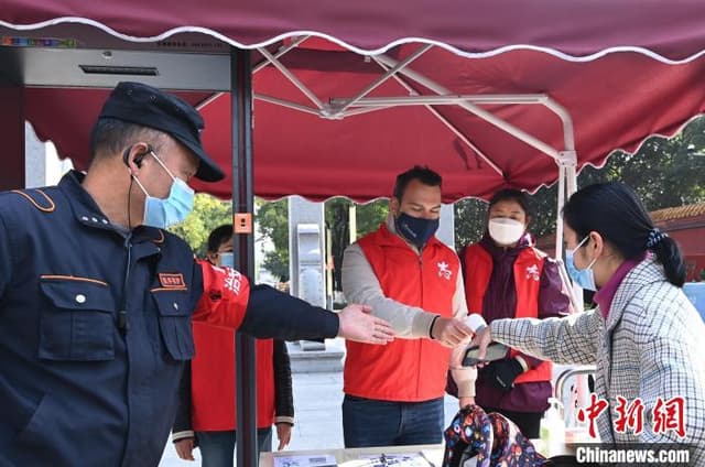 成都抗疫的外籍志愿者:愿为城市“康复”贡献力量