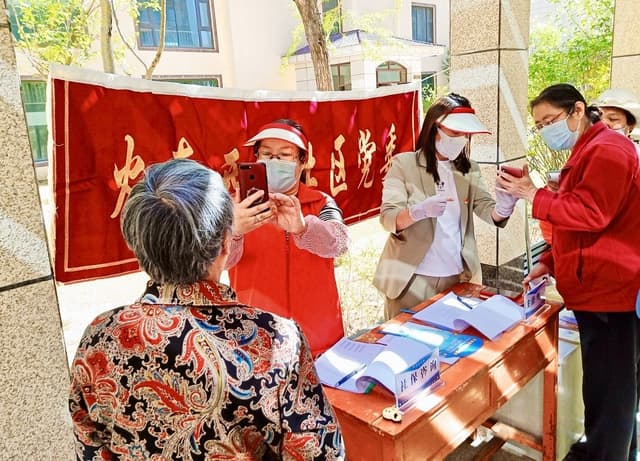 西宁城北区:“移动办公桌”焕发社区治理新活力