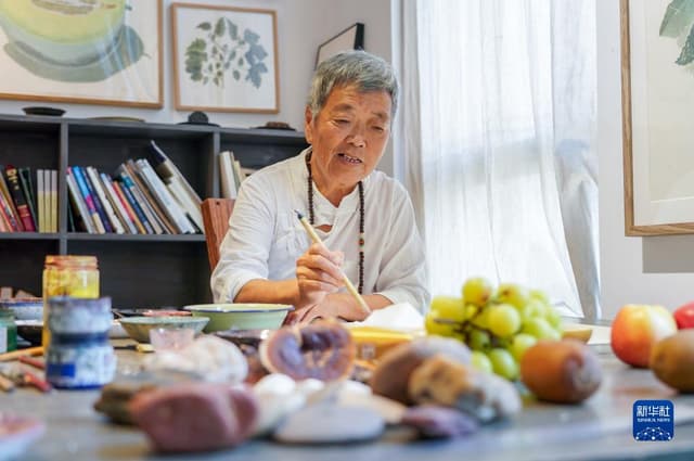 七旬老人学画办展:“今天也要重新出发”