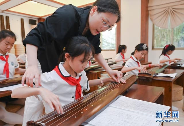 福建福州:课后校园 琴韵墨香