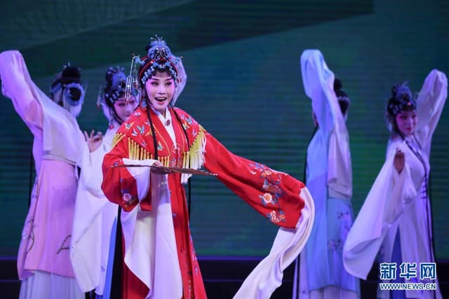 福建:梨园百花颂党恩