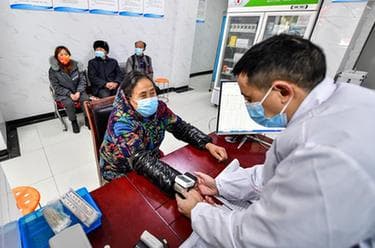 四川北川:村医走访重点人群 当好农村群众健康“守门人”