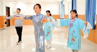 在天津中小学戏曲社团,教师传播国粹以“戏”育人