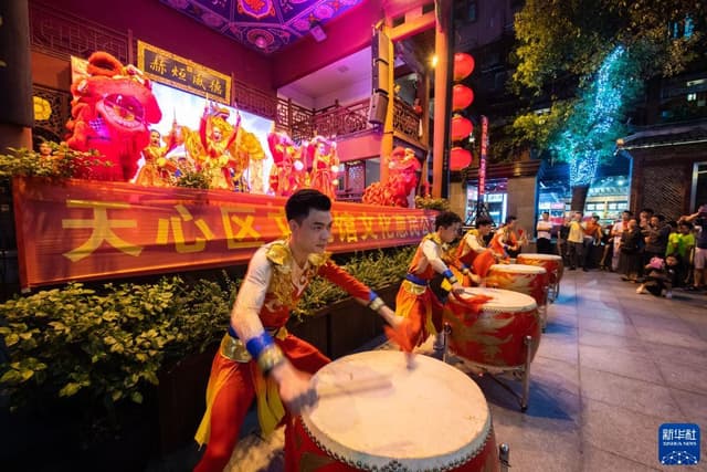 湖南长沙:公益演出庆中秋