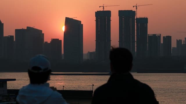 新房打折引发老业主不满,多地回应:市场经济,房企可按市场情况降价销售