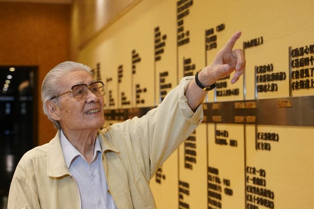 “七一勋章”获得者|表演艺术家蓝天野:只要党需要我、观众需要我,我就要发好光和热