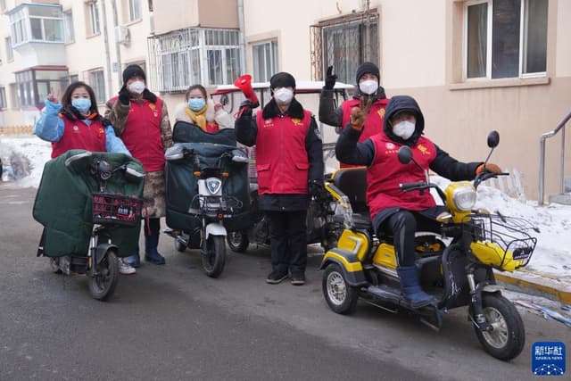 防疫志愿者:冬日里的一抹红