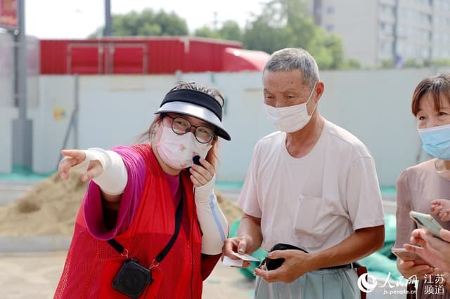 江苏无锡:青春力量在战“疫”一线闪光