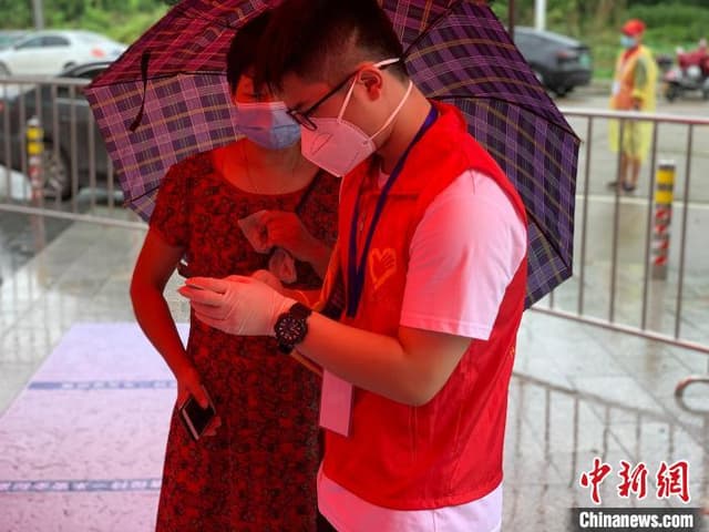 “00后”防疫志愿者:抗疫路上绽放Z世代力量