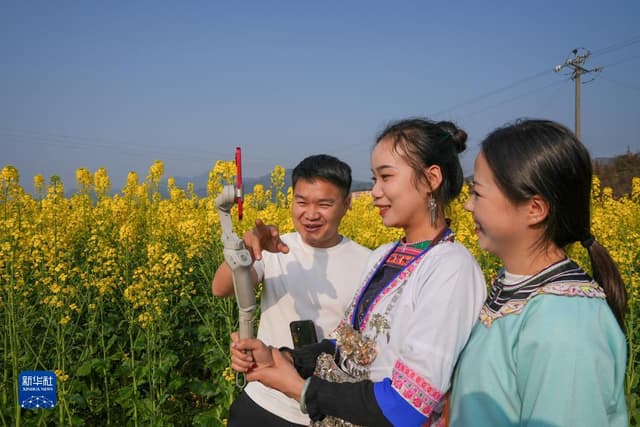 贵州榕江“直播达人”:拿起手机“新农具” 干上直播带货“新农活”