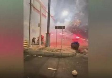 十岁男孩被烟花炸伤身亡:事发地疑为禁燃区,涉事各方该担何责