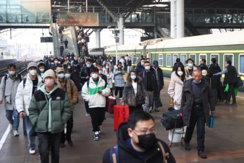 春运大考遇上“乙类乙管” 疫情防控该如何做?