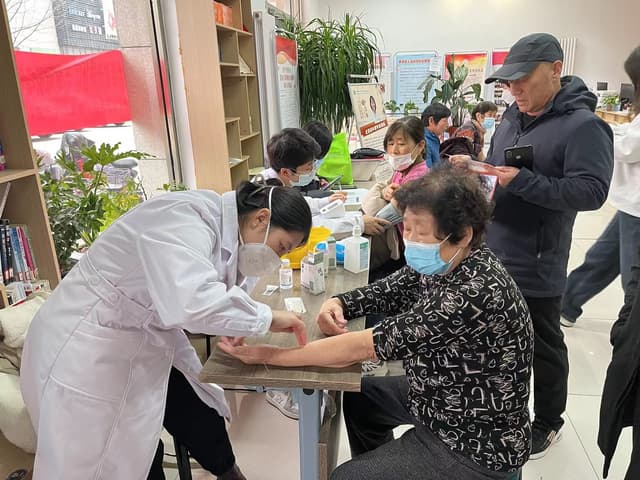 冬日义诊,为社区居民添暖意