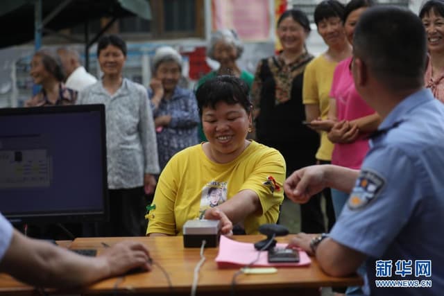 湖南资兴:指纹补采 服务到家