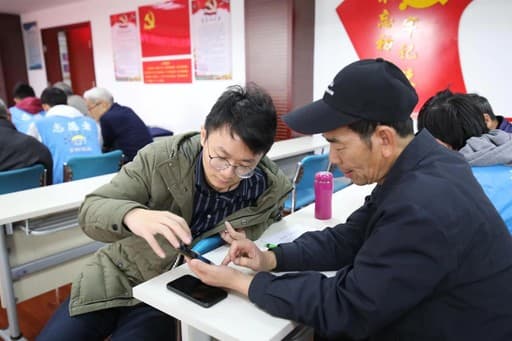 山东邹城:破解“数字围城”帮老年人搭上技术快车