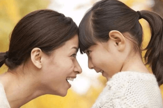 与孩子交流太难?试试这两个沟通技巧