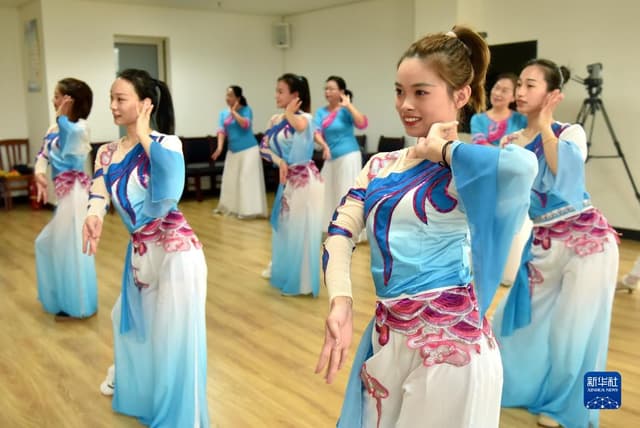 河北威县:文艺惠民 群众“点单”