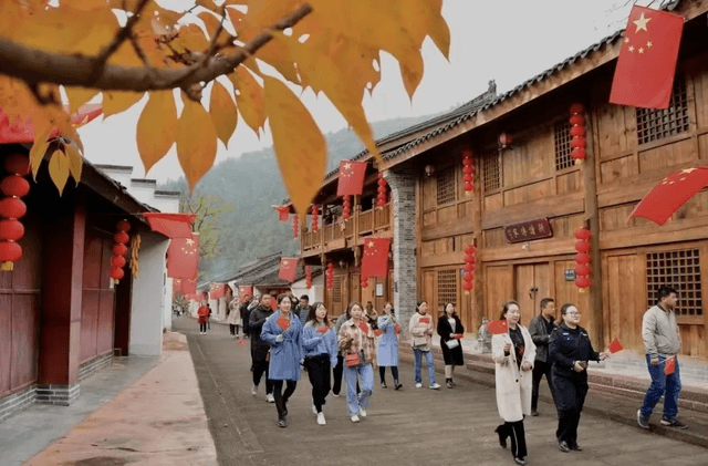 甘肃省两当县:“红绿融合”谱新篇 文旅赋能促“三交”