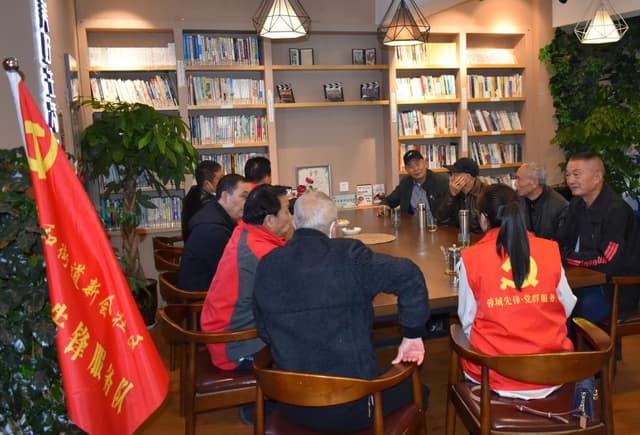 成都高新新会社区:这个先锋服务队有30多铁粉成员