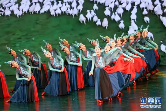 上海闵行:市民舞蹈登上剧院大舞台