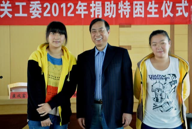 心系师生,情深教育——记张纲同志的教育情怀与无私奉献