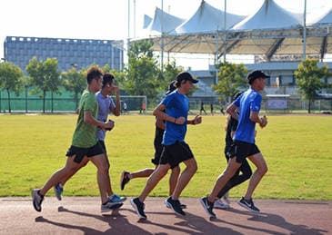 多所高校呼吁学生诚信跑步:拒绝外挂软件、骑车代跑、找人替跑